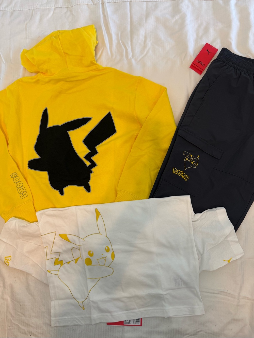 New boys Puma sz M 11-12, L 13-14 Yellow & Black Pikachu Hoodie Set shirt, pants
